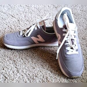Women's Size 7.5 New Balance gray & pink shoes